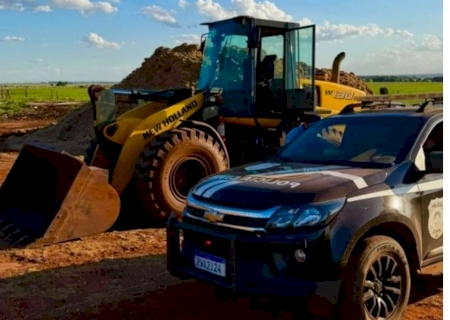 Pá carregadeira avaliada em R$ 685 mil furtada em Jateí é encontrada em Caarapó