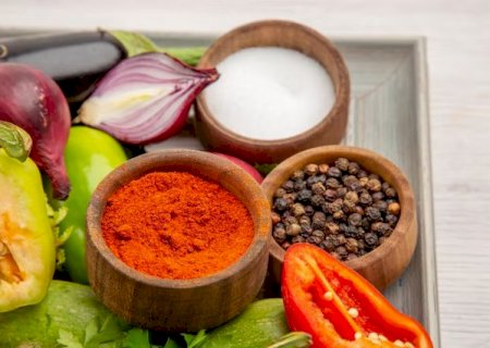 Nutricionista revela os temperos que ajudam a secar sem passar fome