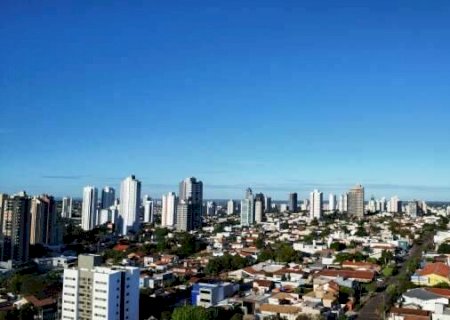 Domingo ser&aacute; de calor intenso e pancadas de chuva isoladas