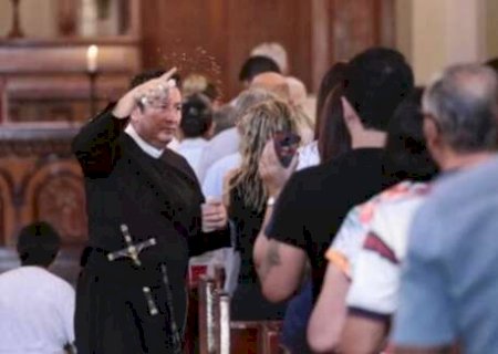 Pandemia tem heranças que vão do álcool em gel à missa sem “paz de Cristo”