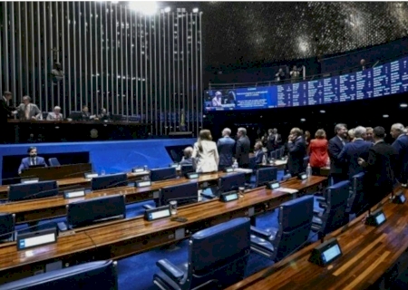 Projeto prevê salário mínimo para estagiários e cria sistema de cotas