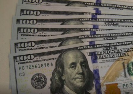 D&oacute;lar cai 1,6% e fecha a R$ 5,23 com al&iacute;vio no cen&aacute;rio externo