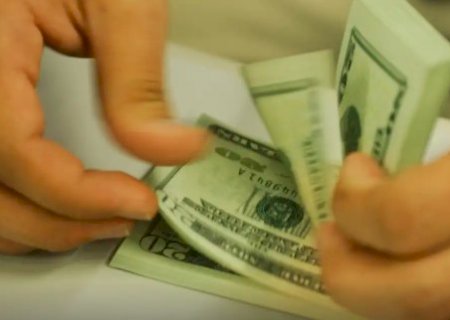 D&oacute;lar se aproxima de R$ 5,25 ap&oacute;s tens&atilde;o no Oriente M&eacute;dio e infla&ccedil;&atilde;o