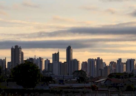 Semana come&ccedil;a com alerta para chuvas fortes e ventos de at&eacute; 60 km/h em MS