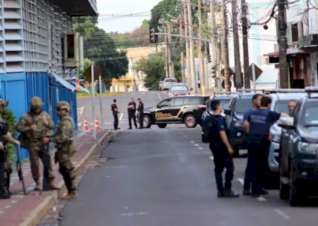 Com mais de 15 viaturas, pol&iacute;cia fecha quadra e bloqueia acessos ao Camel&oacute;dromo