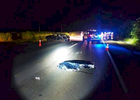Muambeiro morre ap&oacute;s ser arremessado de carro e atropelado por caminh&atilde;o na BR-163