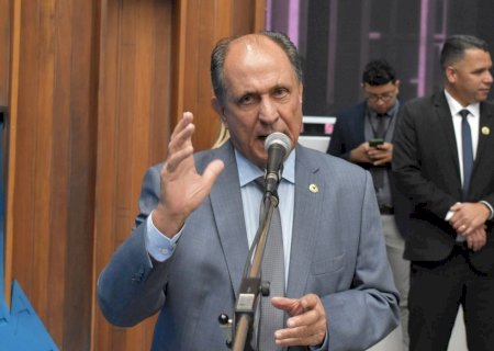 Infraestrutura: Zé Teixeira solicita manutenção de acesso em aldeia e asfalto em Dourados