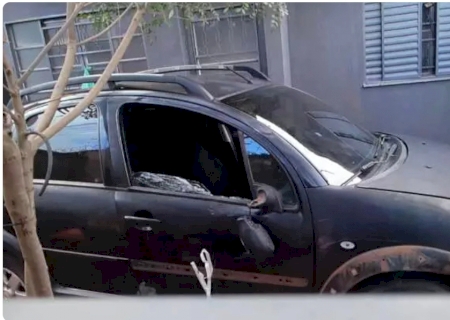 Carro que arrancou perna de comerciante &eacute; encontrado escondido em casa