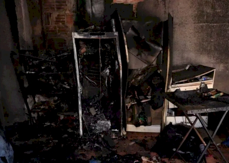 Por causa de um 'não', homem queimou tudo que professora tinha