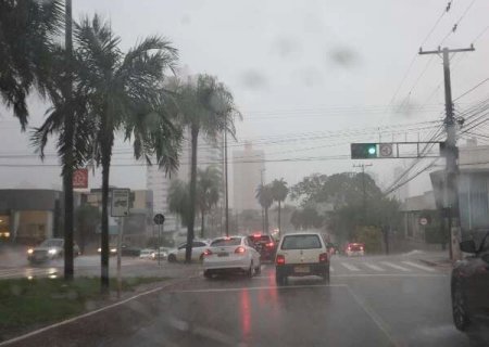 Quinta-feira tem alerta de temporal para 49 cidades e m&aacute;xima de 36&deg;C