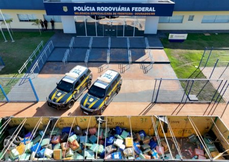 PRF apreende mais de 12,6 toneladas de maconha oculta em carga de caminhão