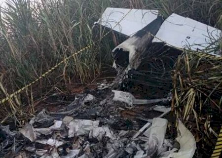 Avi&atilde;o cai em usina e piloto de MS morre carbonizado>