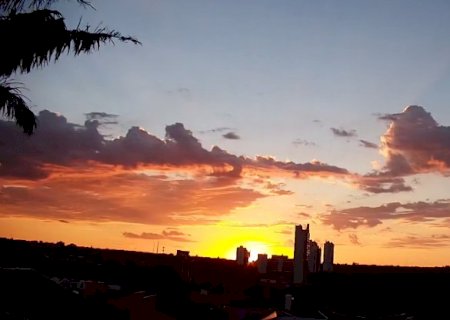 V&eacute;spera de feriado em MS ser&aacute; quente e com risco de tempestades