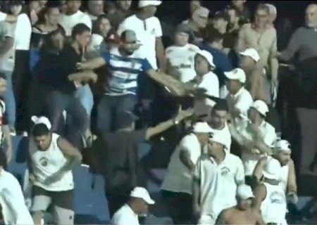 Briga entre torcedores do Santos interrompe clima de jogo na fronteira
