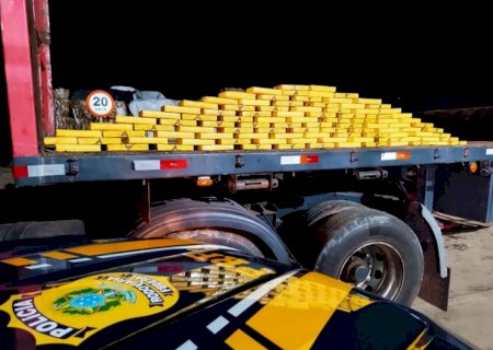 Cargas de cocaína escondidas em caminhões são apreendidas em duas ações na BR-163>