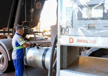 Governo prorroga subs&iacute;dio de R$ 1,47 por litro do diesel at&eacute; dezembro