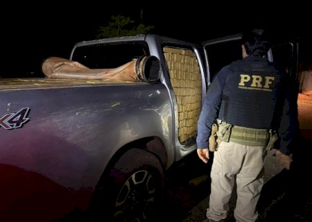 PRF apreende 2 toneladas de maconha em Guia Lopes da Laguna (MS)