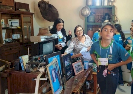Visita a história: Em Jateí, prefeita e estudantes conhecem “Sala da Memória” do Sítio São Pedro
