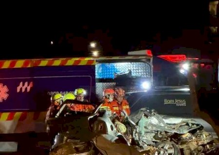 Colis&atilde;o com caminh&atilde;o mata duas pessoas na BR-163 entre Caarapó e Juti