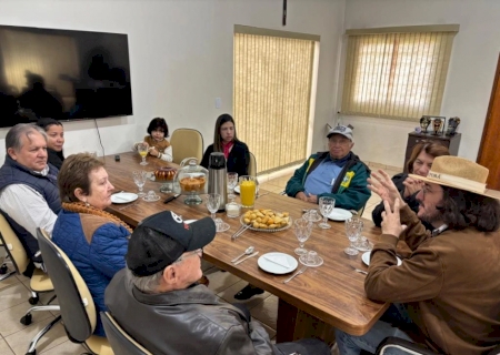 Café com pioneiros ressalta história da Festa do Sereno em Batayporã