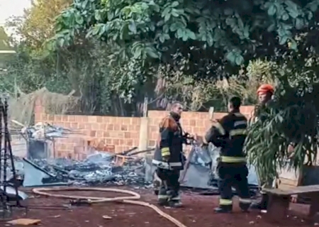 AGORA: Incêndio mata homem de 41 anos na Vila São Braz, em Dourados (VÍDEO)