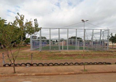 Jovem de 20 anos &eacute; assassinado a tiros em quadra de futebol em Campo Grande