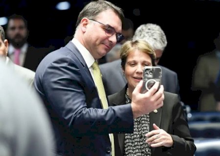 Ap&oacute;s negar por meses, Tereza abre di&aacute;logo para ser vice de Fl&aacute;vio Bolsonaro
