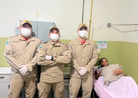No dia nacional do Corpo de Bombeiros Militar, Bombeiros Militares realizam parto de emergência dentro da viatura e mãe e bebê passam bem em Ivinhema