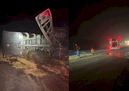 Semirreboque se solta de caminhão e mata 7 pessoas em acidente