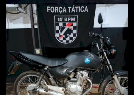 Força Tática recupera moto furtada em Jateí e prende acusados por furto, recepção e tráfico de drogas em Glória de Dourados