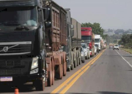 Nova lei prev&ecirc; multa de at&eacute; R$ 1 milh&atilde;o para quem pagar frete abaixo do m&iacute;nimo