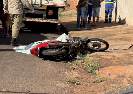 Mulher morre após grave acidente entre Biz e caminhão em Ivinhema