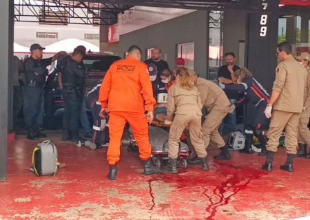 Jovem é baleado com tiros na cabeça em garagem de veículos em Dourados