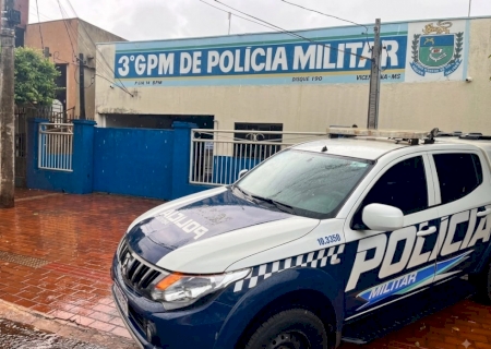 Homem é detido acusado de violência doméstica e PM apreende armas de fogo em Vicentina