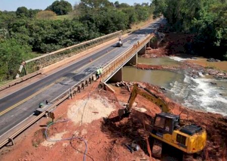 Way-112 alarga duas pontes da BR-158 para ampliar seguran&ccedil;a