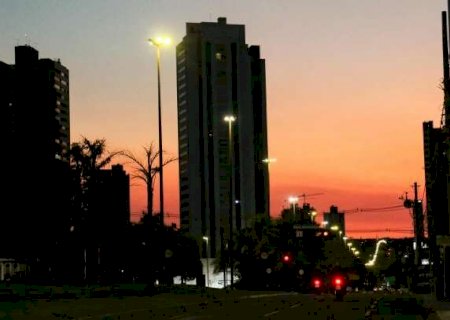 Quinta-feira ter&aacute; calor de at&eacute; 41&deg;C, ar seco e alerta de ventos fortes