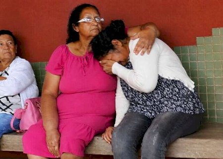 &ldquo;Como que ele volta num caix&atilde;o?&rdquo;, lamenta irm&atilde; de oper&aacute;rio morto em desabamento