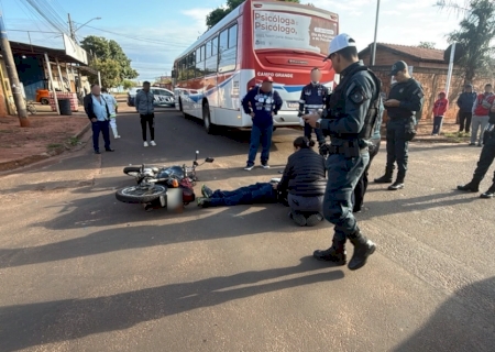 Na volta de festa, motociclista de 19 anos morre atingido por &ocirc;nibus em Campo Grande>