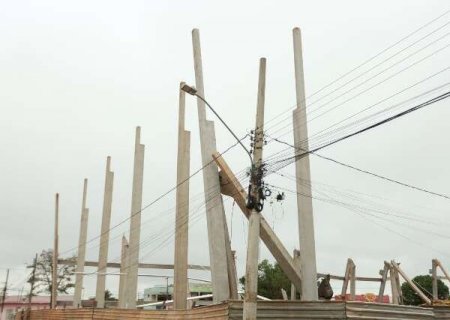 Estrutura de obra que matou 2 tem novo desabamento e concreto amea&ccedil;a fia&ccedil;&atilde;o