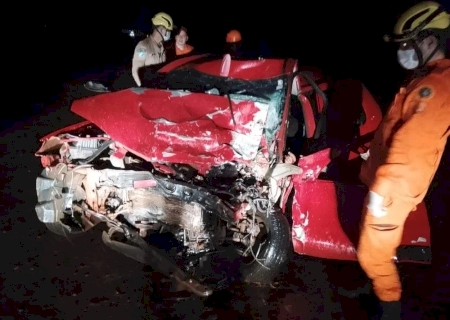 Colisão entre carro e carreta deixa três mortos na BR-158 em Três Lagoas