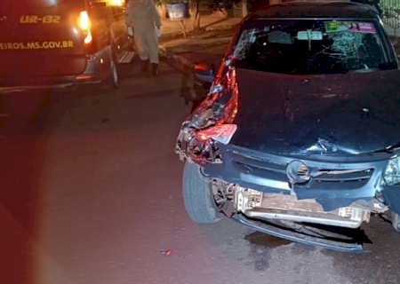 VÍDEO: Gol fica destruído após motorista colidir na traseira de carreta em Fátima do Sul
