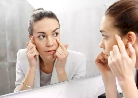 Do álcool ao sono: cinco hábitos que podem envelhecer o rosto antes da hora