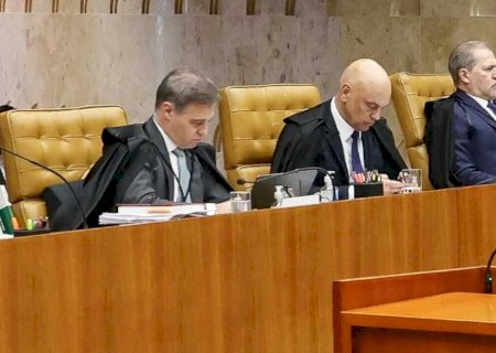 Dino pede vista e julgamento sobre Moraes e Mendonça é suspenso com placar em 4x3