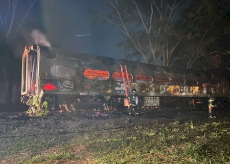 Incêndio atinge 2 vagões históricos do Trem do Pantanal em Aquidauana