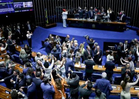Imprensa estrangeira vê vitória de Lula em aprovação do fim da 6x1