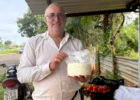 Cansado da CLT, Celso, que já morou em Glória de Dourados, trocou empresa por horta &agrave; beira da estrada